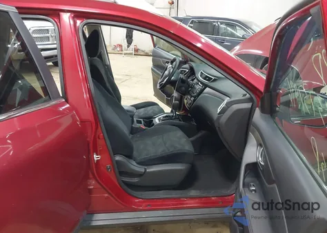 2015 Nissan Rogue Sv z USA, uszkodzony, nr VIN 5N1AT2MV8FC874709